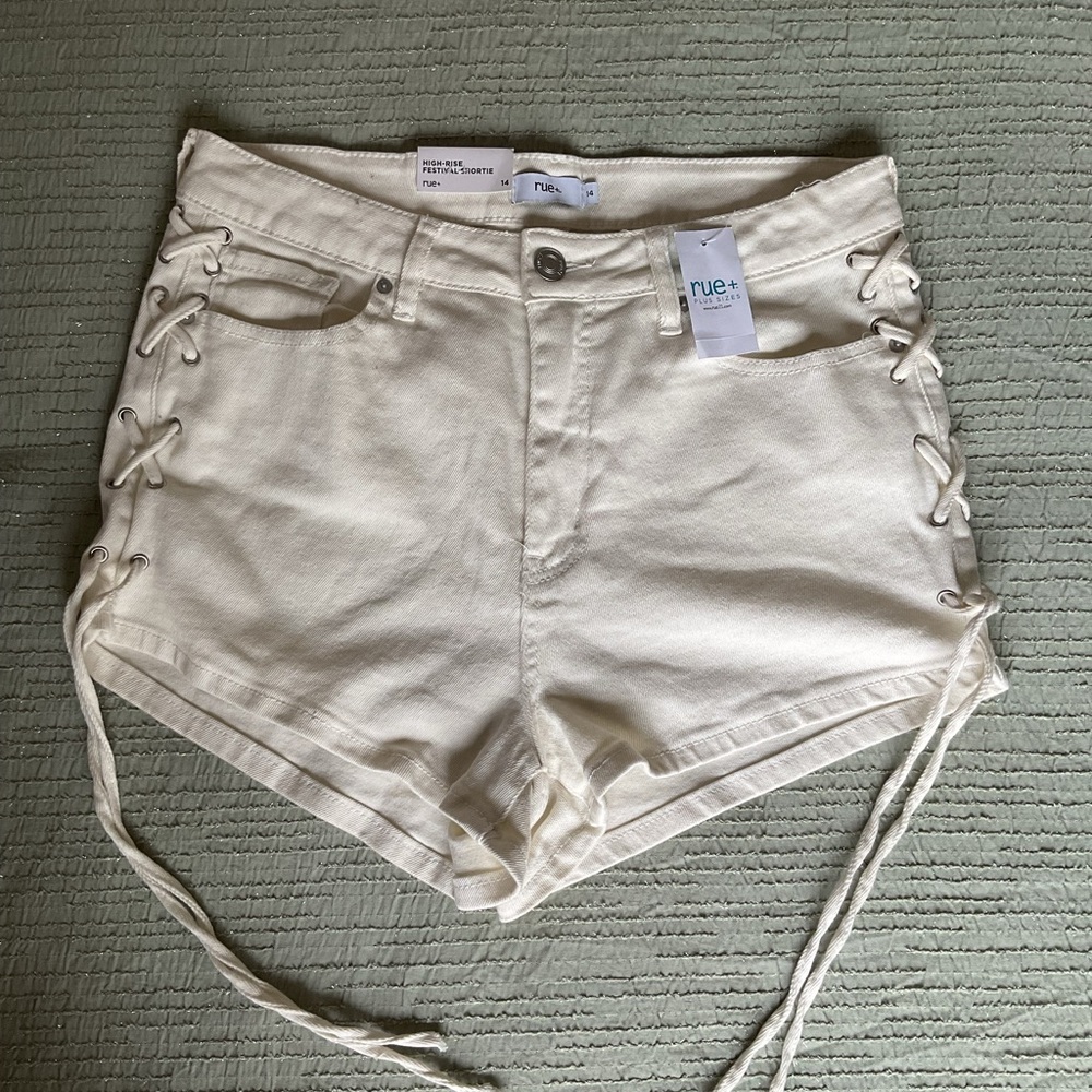 Rue21 Off-White Lace-Up High Waist Shorts Size 14 - Picture 2 of 5